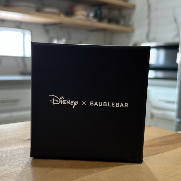 New! Disney x BaubleBar Daisy Duck Pink Crystal Bow Earrings - Picture 7 of 10